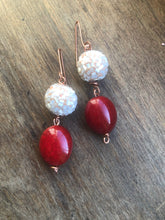 Load image into Gallery viewer, Red and Pearl Pink Beaded Earring on Copper