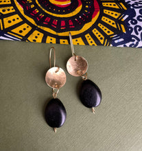 Load image into Gallery viewer, Hammered Brass with Black Bead