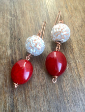 Load image into Gallery viewer, Red and Pearl Pink Beaded Earring on Copper